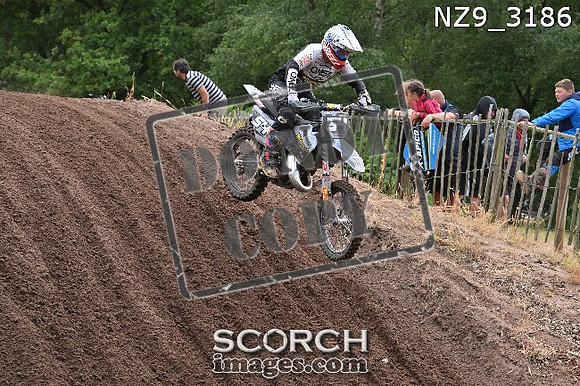 NZ9_3186