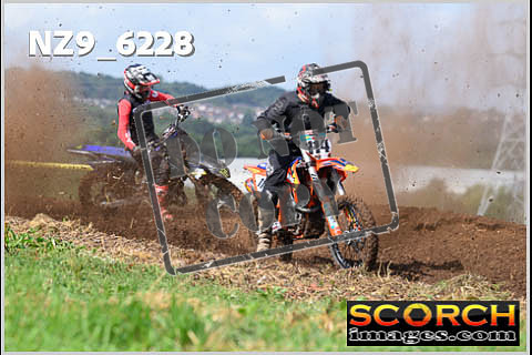 Experts-048