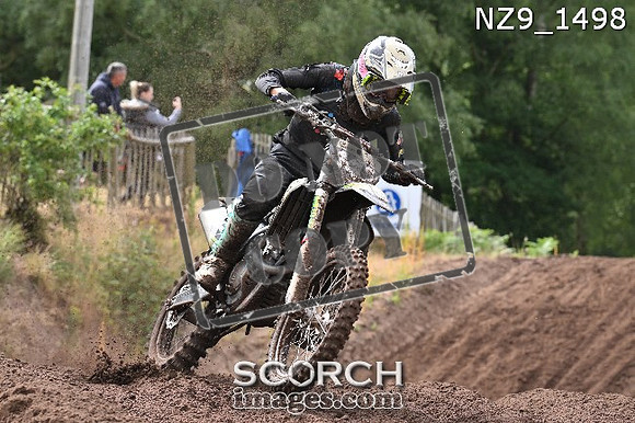 NZ9_1498