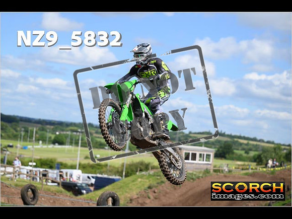 Experts-085