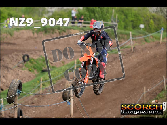 Experts-096