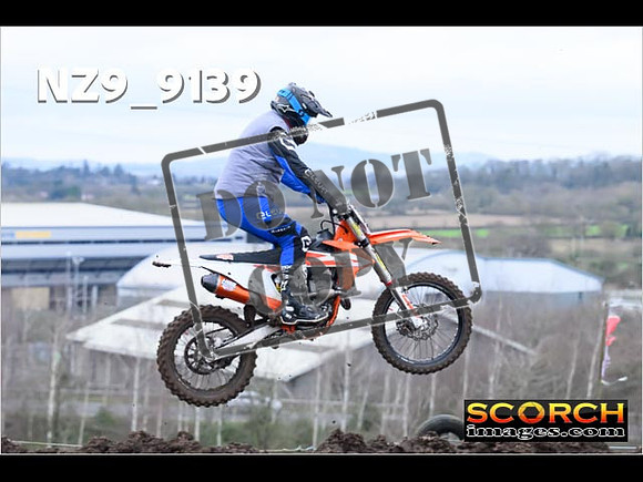 Experts-056