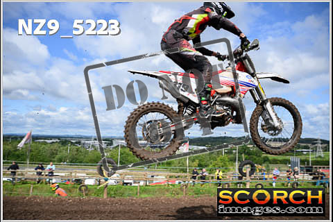 Experts-037