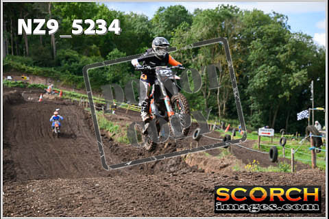 Experts-047
