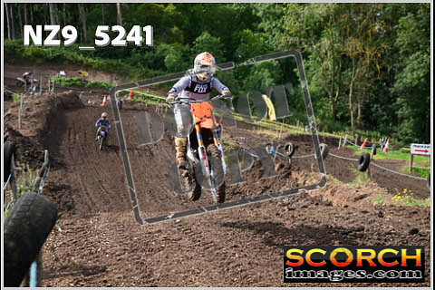 Experts-053