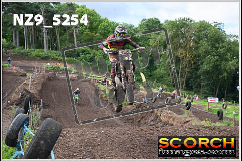 Experts-064