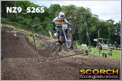 Experts-074