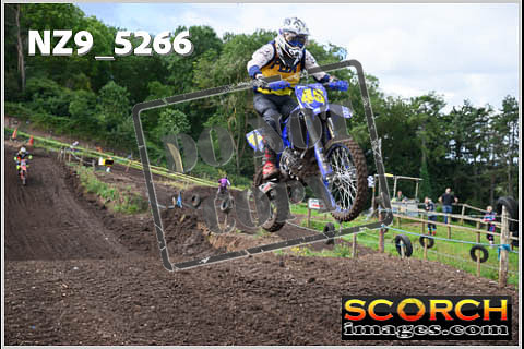 Experts-075