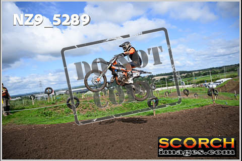 Experts-096
