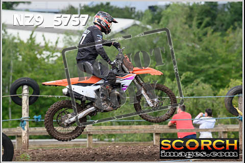 Experts-330