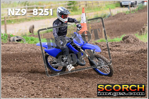 Experts-052