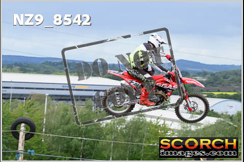 Experts-085