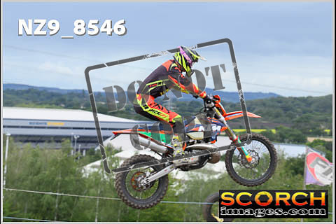Experts-089