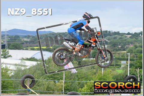 Experts-094