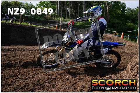 Experts-047