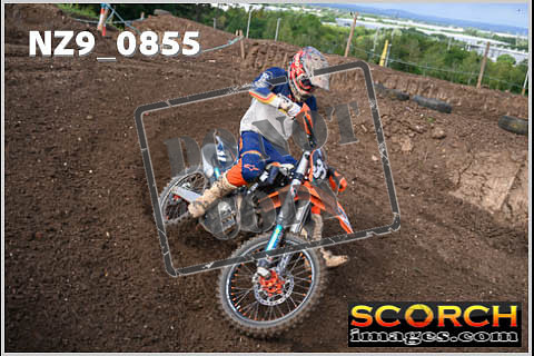 Experts-053
