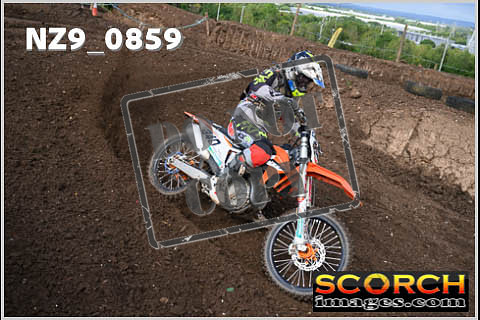Experts-057
