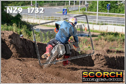 Experts-098