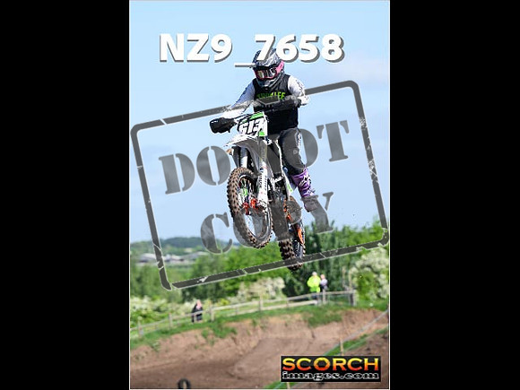 Experts-090