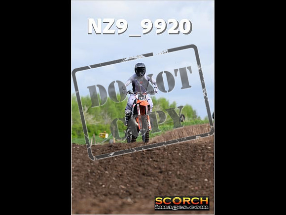 Experts-075