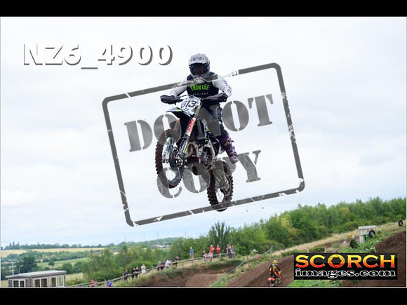 Experts-096