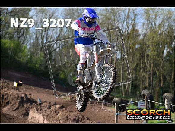Experts-067