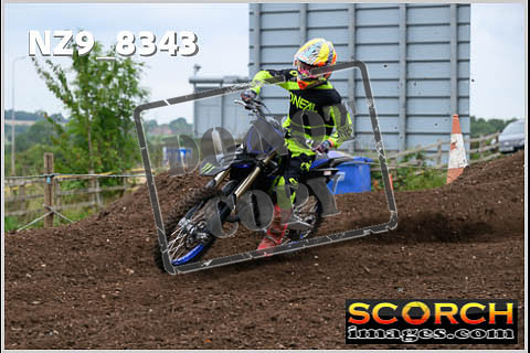 Experts-085