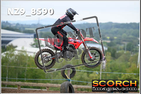 Experts-096