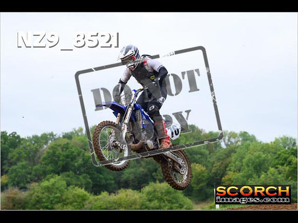 Experts-068