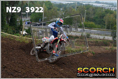 Experts-049