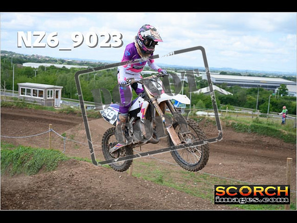 Experts-089