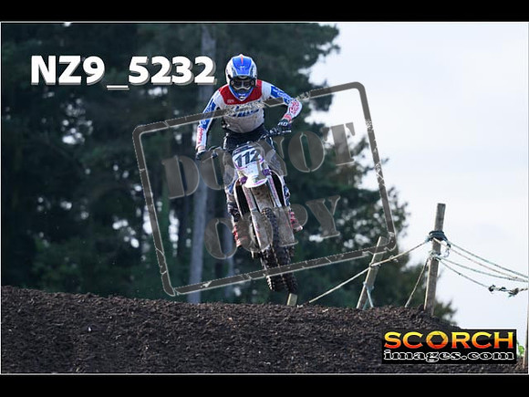 Experts-094