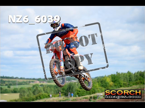 Experts-083