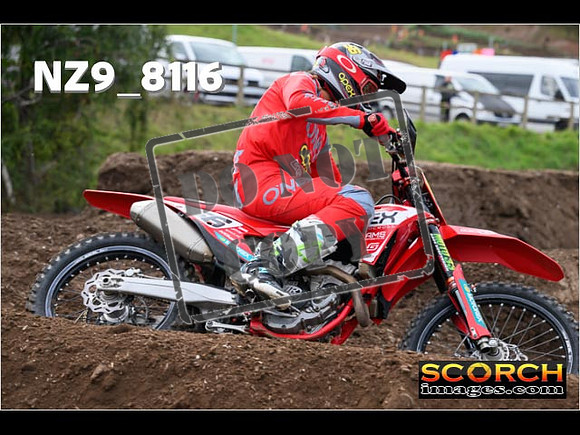 Experts-057