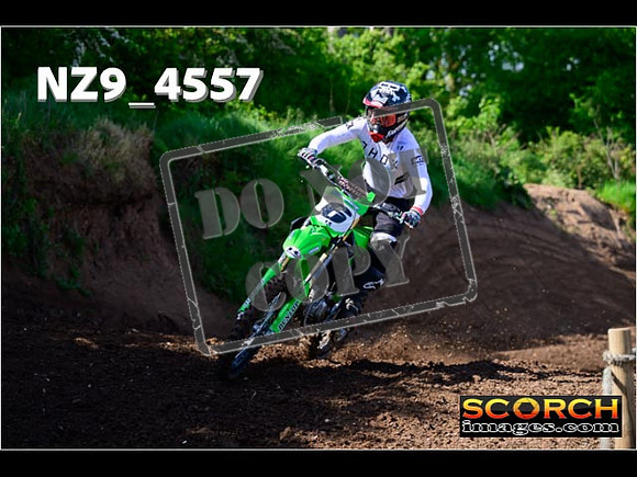 Experts-064