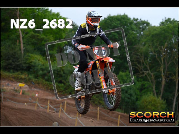 Experts-076