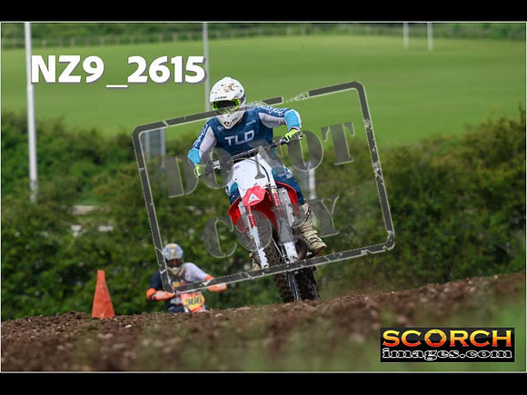 Experts-063