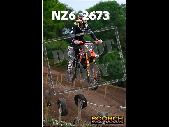 Experts-067