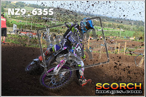 Experts-048