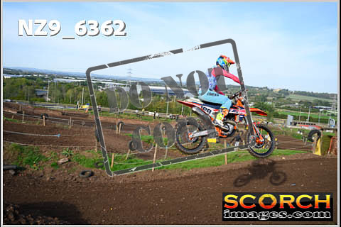Experts-055