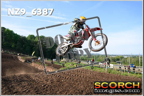 Experts-074