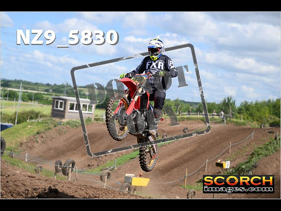 Experts-083