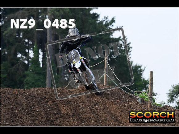 Experts-074