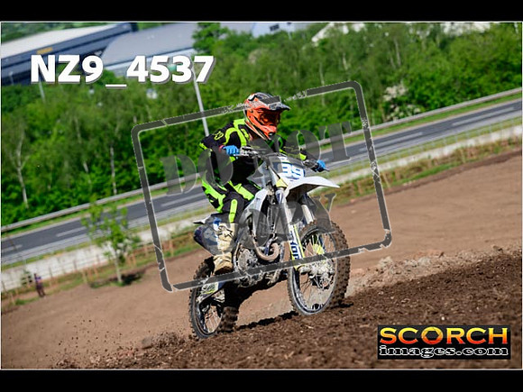 Experts-045