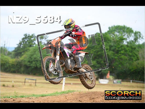 Experts-084