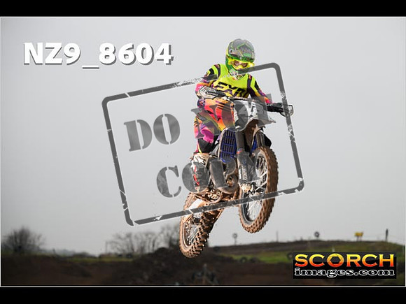 Experts-049