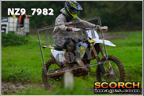 Experts-028