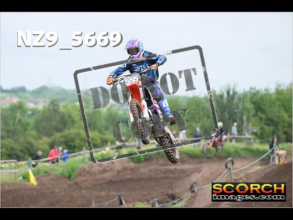 Experts-073