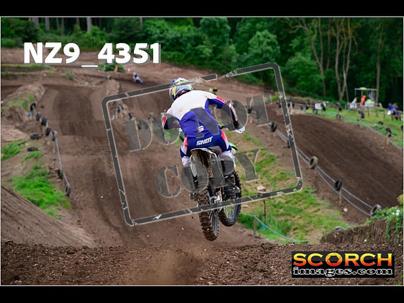 Experts-025