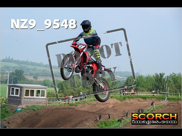 Experts-068